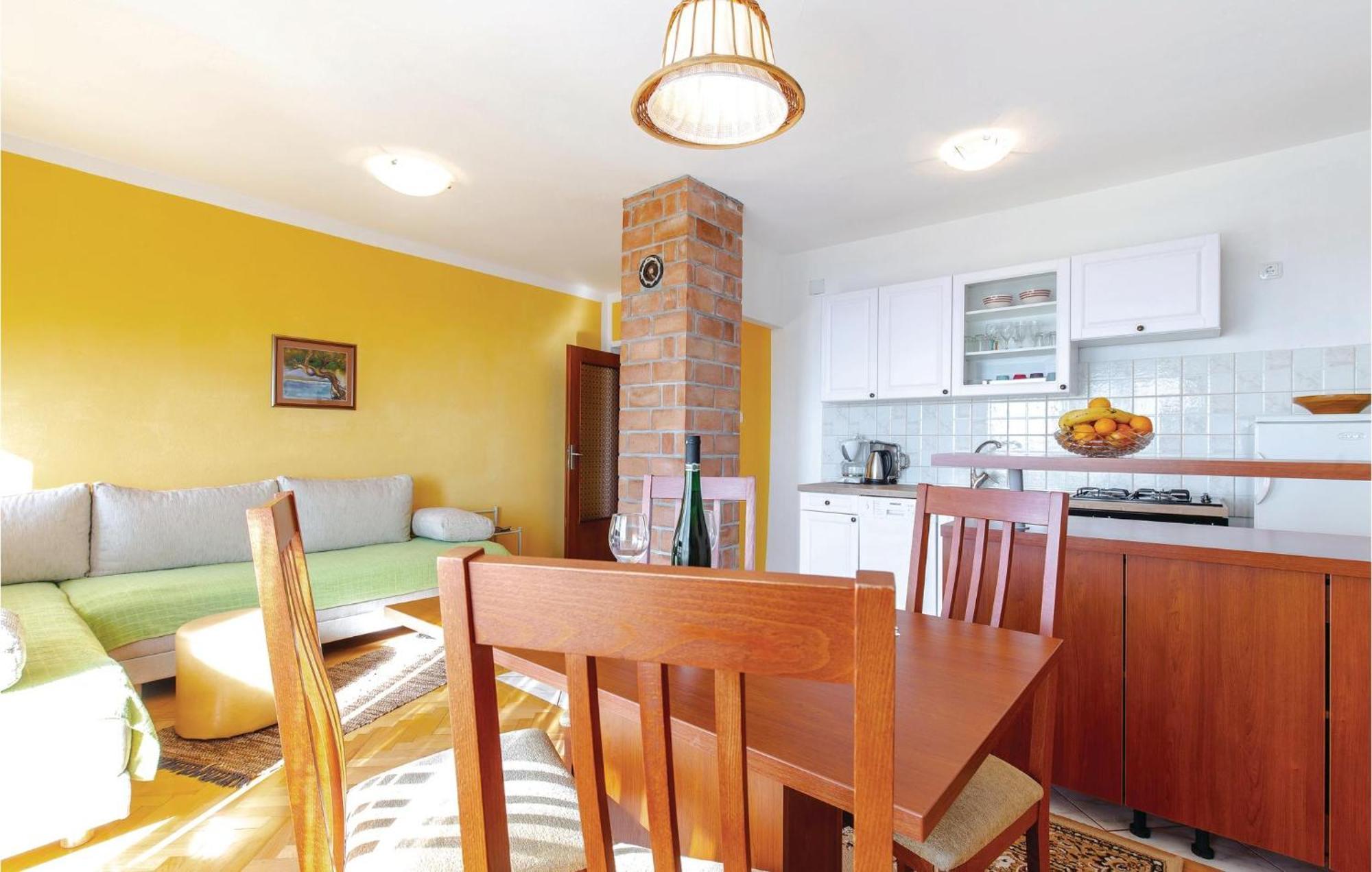 Stunning Apartment In Novi Vinodolski With Wifi 外观 照片