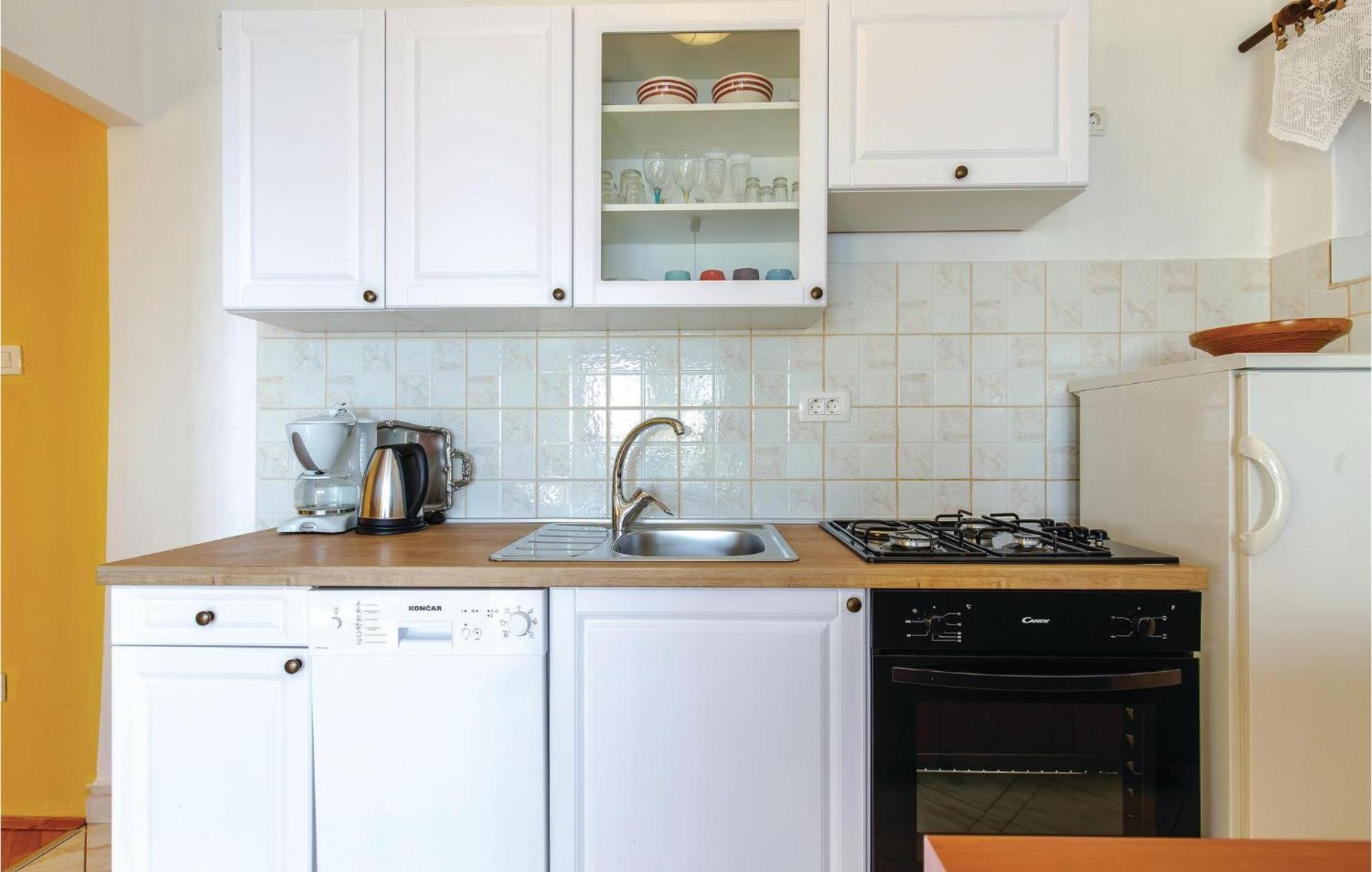 Stunning Apartment In Novi Vinodolski With Wifi 外观 照片
